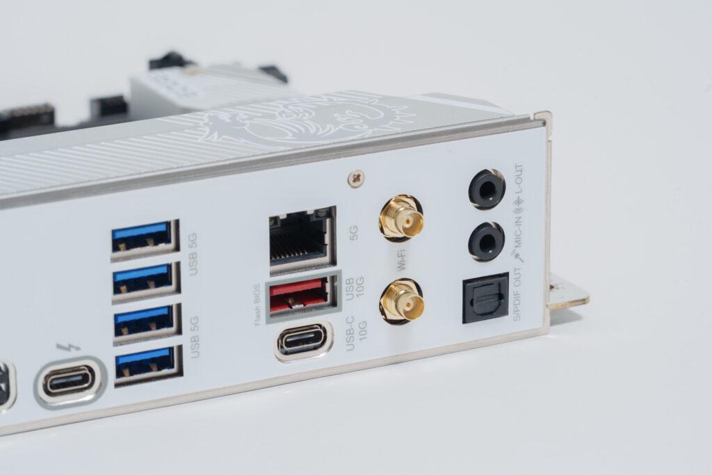Thunderbolt 4やフロントType-C