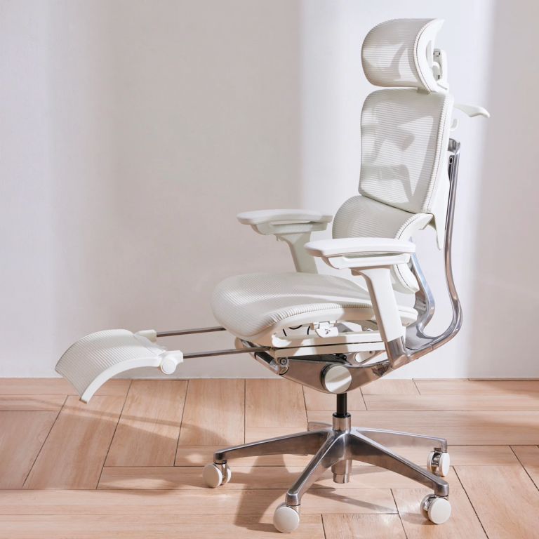 COFO Chairシリーズの新色ホワイトを予約開始