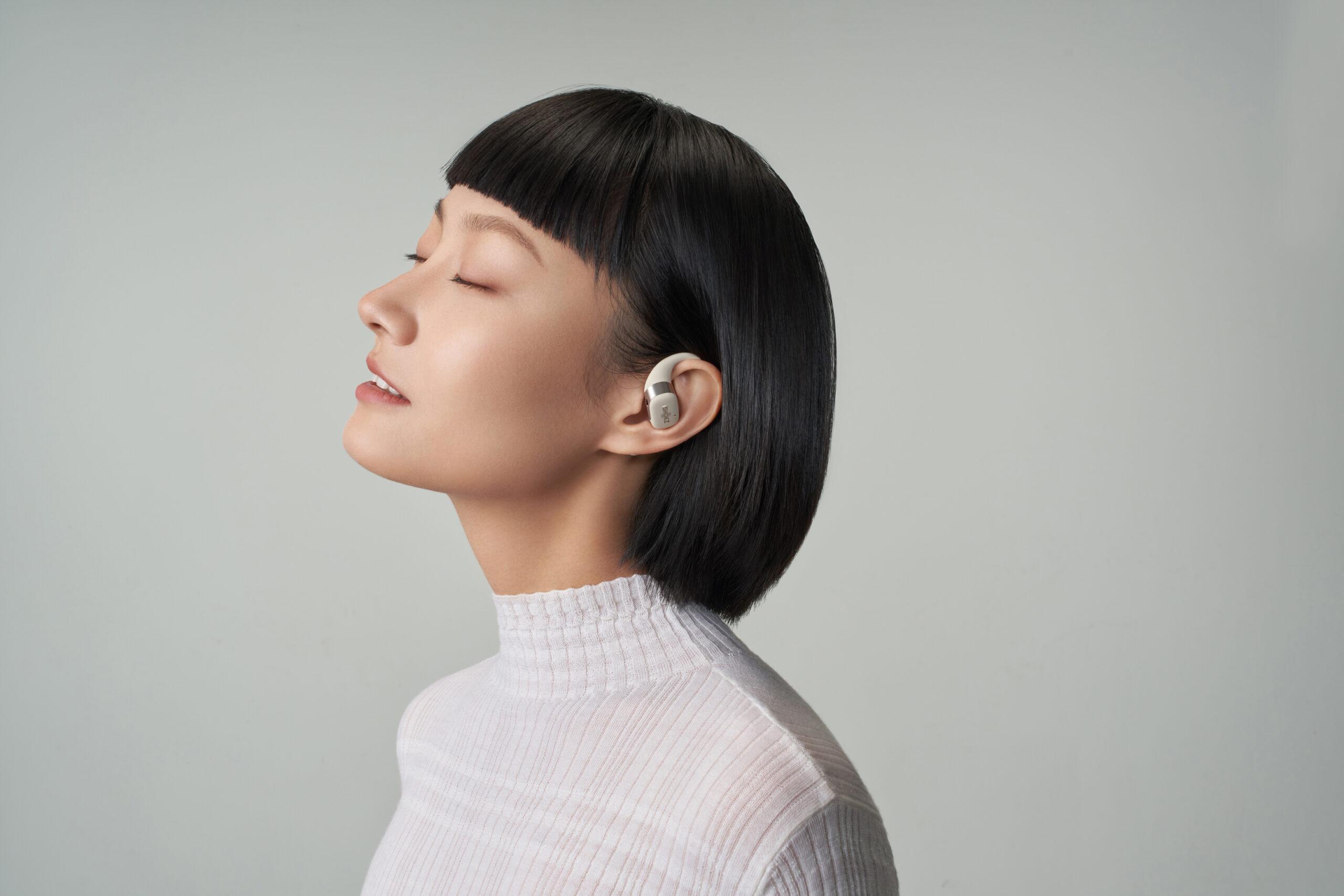 Shokz OpenFitは「ながら聴き」に向いたオープンイヤー型完全ワイヤレスイヤホンの新たな選択肢