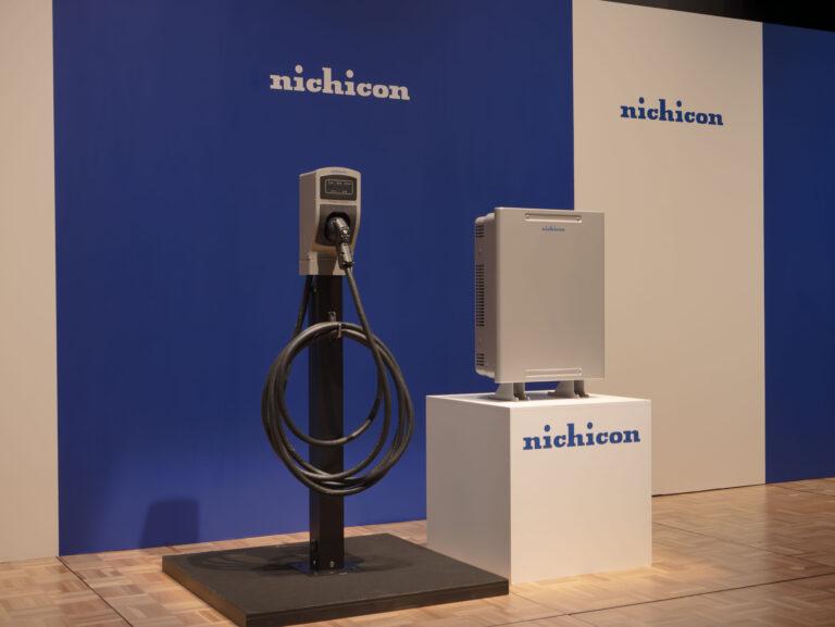 ニチコン第三世代「EV パワー・ステーション」は小型軽量化された自宅に設置しやすい充電スタンド