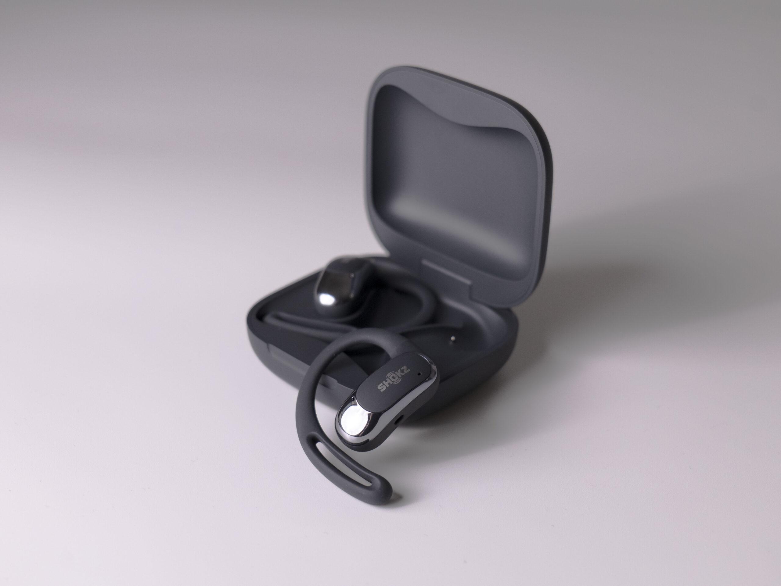 Shokz OpenFit Airをレビュー！OpenFitとの違いや、装着感・音質はどう変わった？