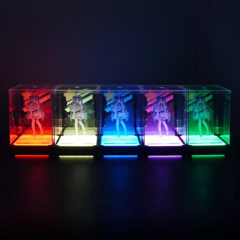 推しのアクスタやフィギュアをライトアップして飾れる「RGB連結ディスプレイケース」がサンコーから発売。価格は3,680円