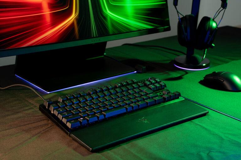 発売から1年、今なおプロゲーマーに愛されるゲーミングキーボード「Razer Huntsman V3 Pro TKL」の実力を検証。魅力はラピッドトリガー…だけじゃない!?
