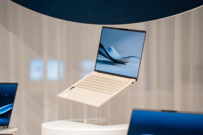 ついに出た！ASUSが一般ユーザー向けのSnapdragon搭載WindowsノートPC「ASUS Zenbook SORA」を日本投入