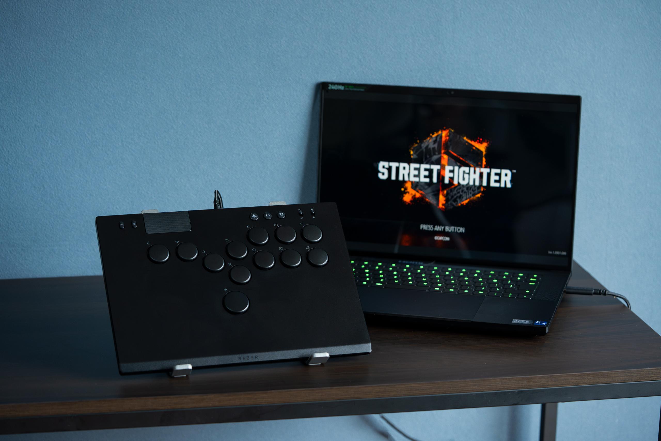 レバーレスアケコン「Razer Kitsune」をストリートファイター6のマスターランクがガチレビュー！薄くて軽くて持ち運びやすい、遠征にもオススメな一台。