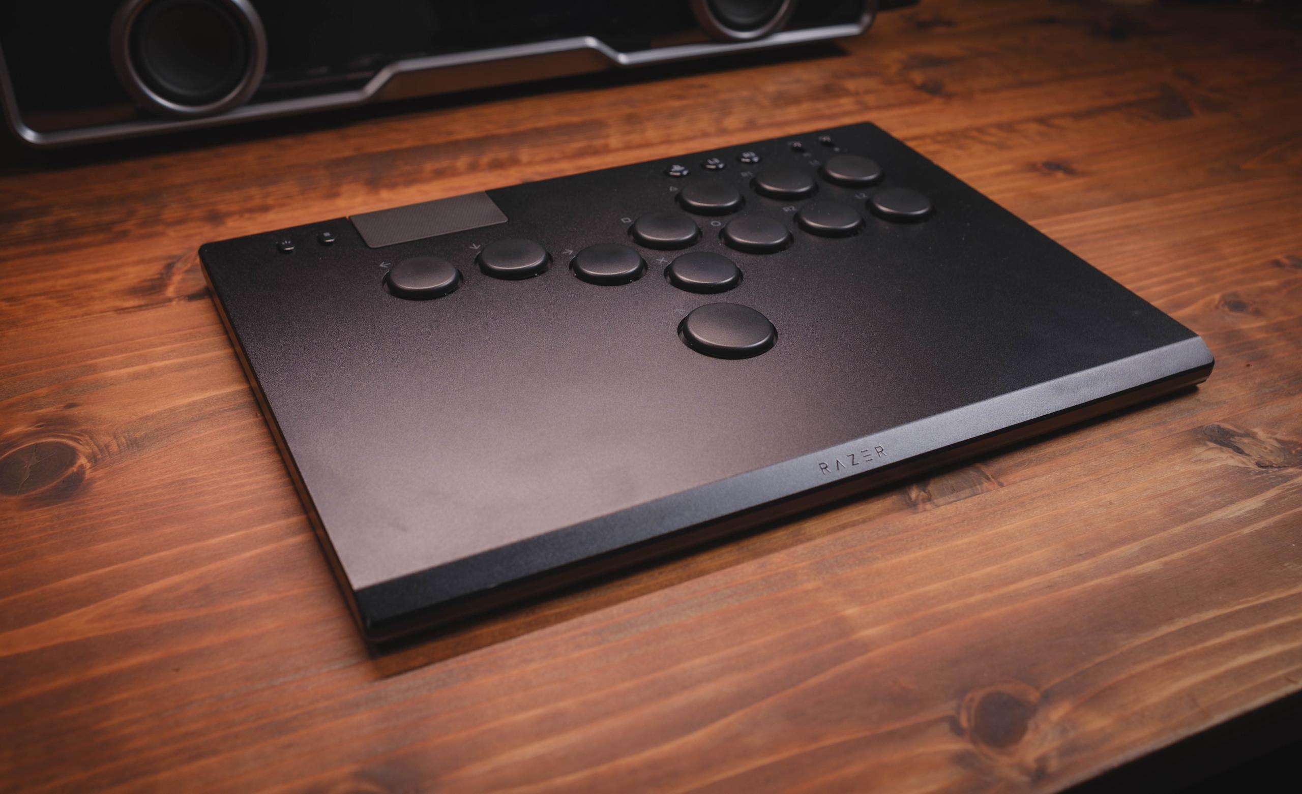 Razerのレバーレス「Kitsune」を使ってみた感想。デザインはカッコいいけどカスタマイズがネックか