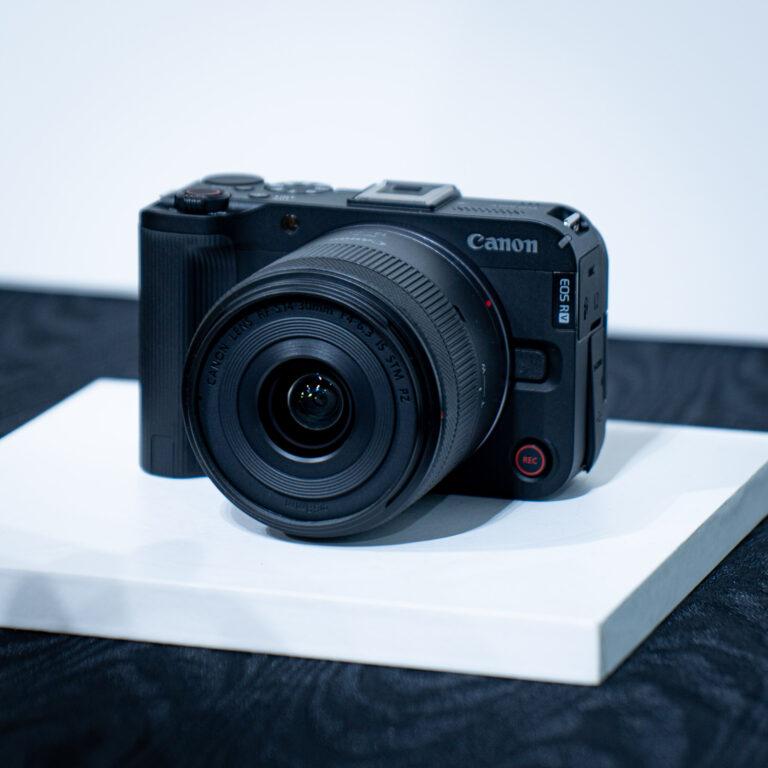 Canon V seriesに「EOS R50 V」が新登場。その本格的な動画性能が、クリエイターの”創造力”を刺激する。