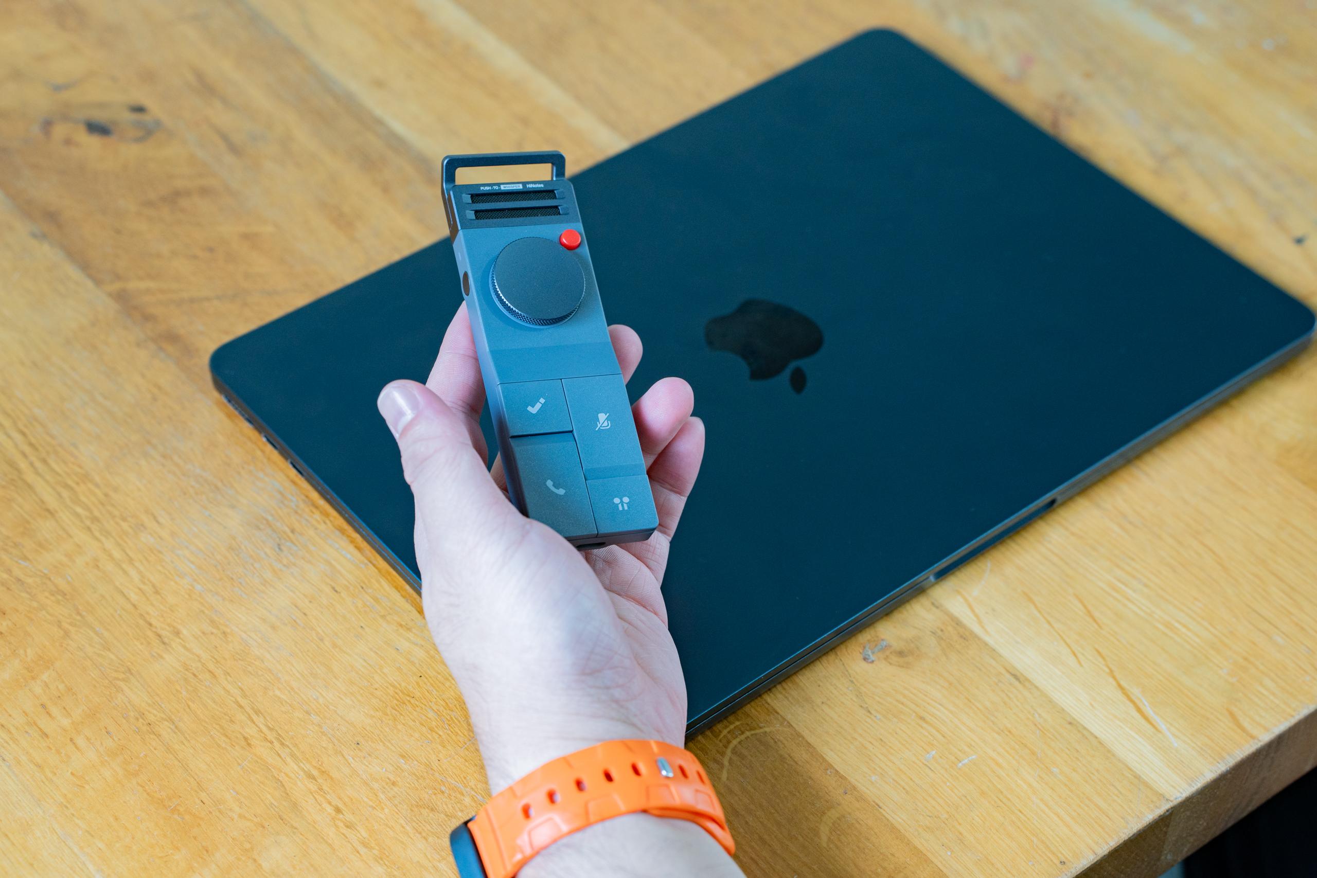 比較レビュー：HiDock P1 vs iPhone vs Premiere Proで文字起こし対決。軍配は誰の手に？