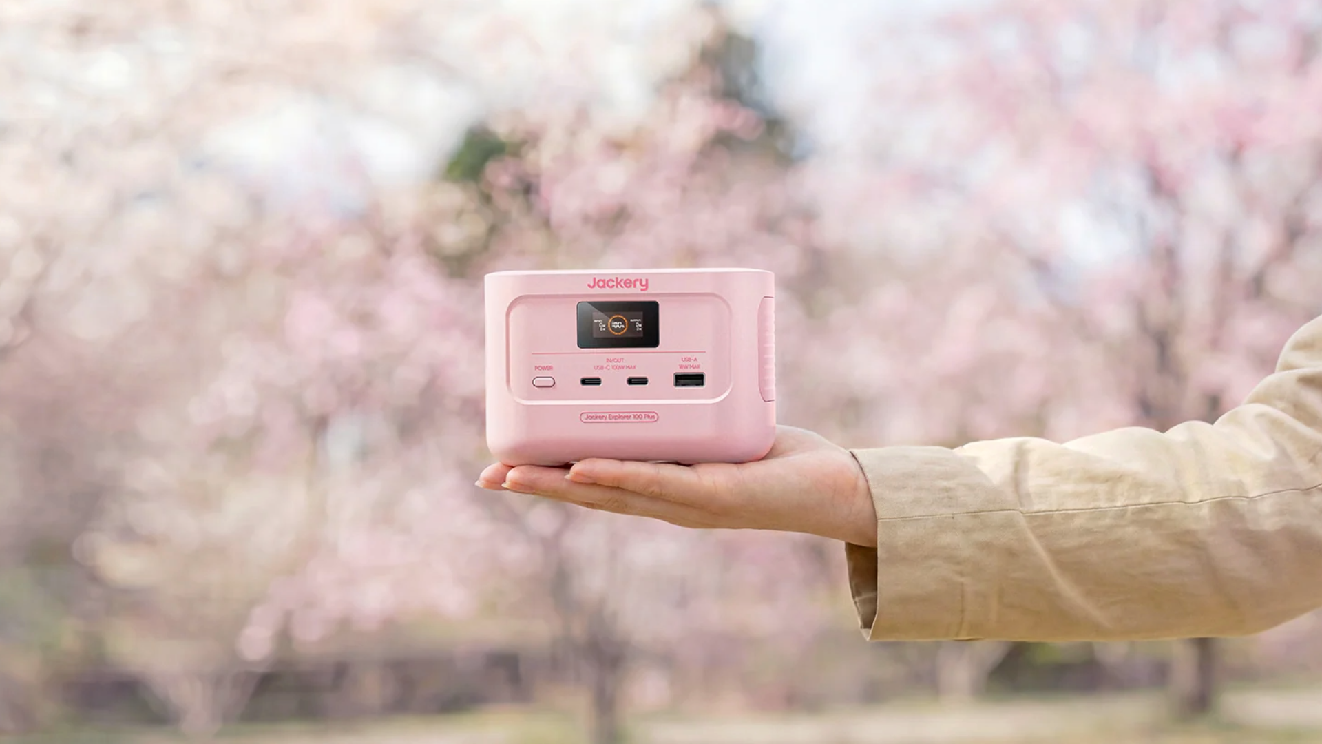 Jackeryがポータブル電源に桜色限定モデル、Explorer 100 Plus チェリーブロッサム発売。重量965gで飛行機持込も可