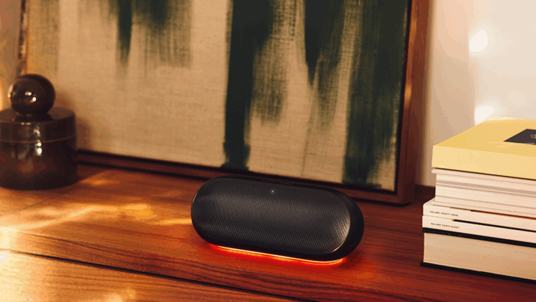 Harman KardonがポータブルBluetoothスピーカー発売。アンビエントライト・2ウェイ・IP67・12時間再生で2万7,500円