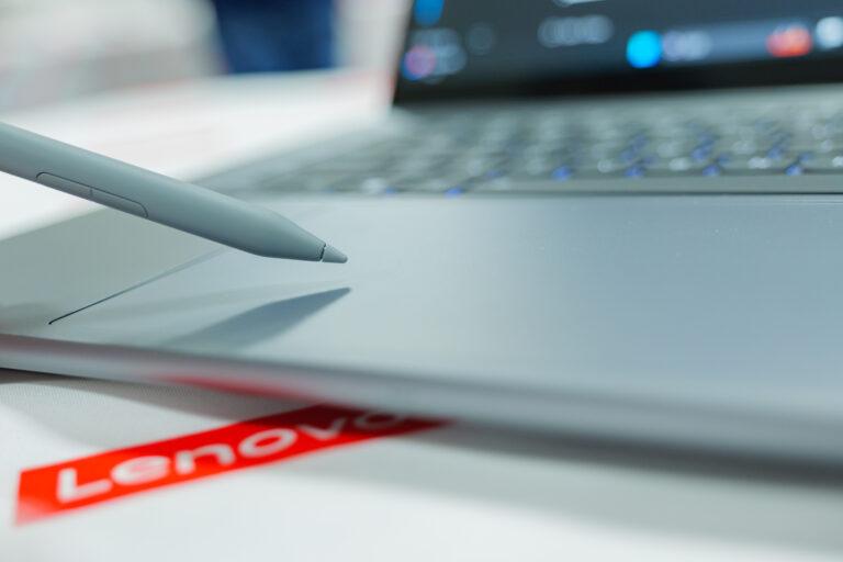 Lenovo Yoga Pro 7i Gen 11 Aura Editionが発表。タッチパッドにWacomテクノロジー搭載のペンタブを内蔵し、 3月6日に発売予定