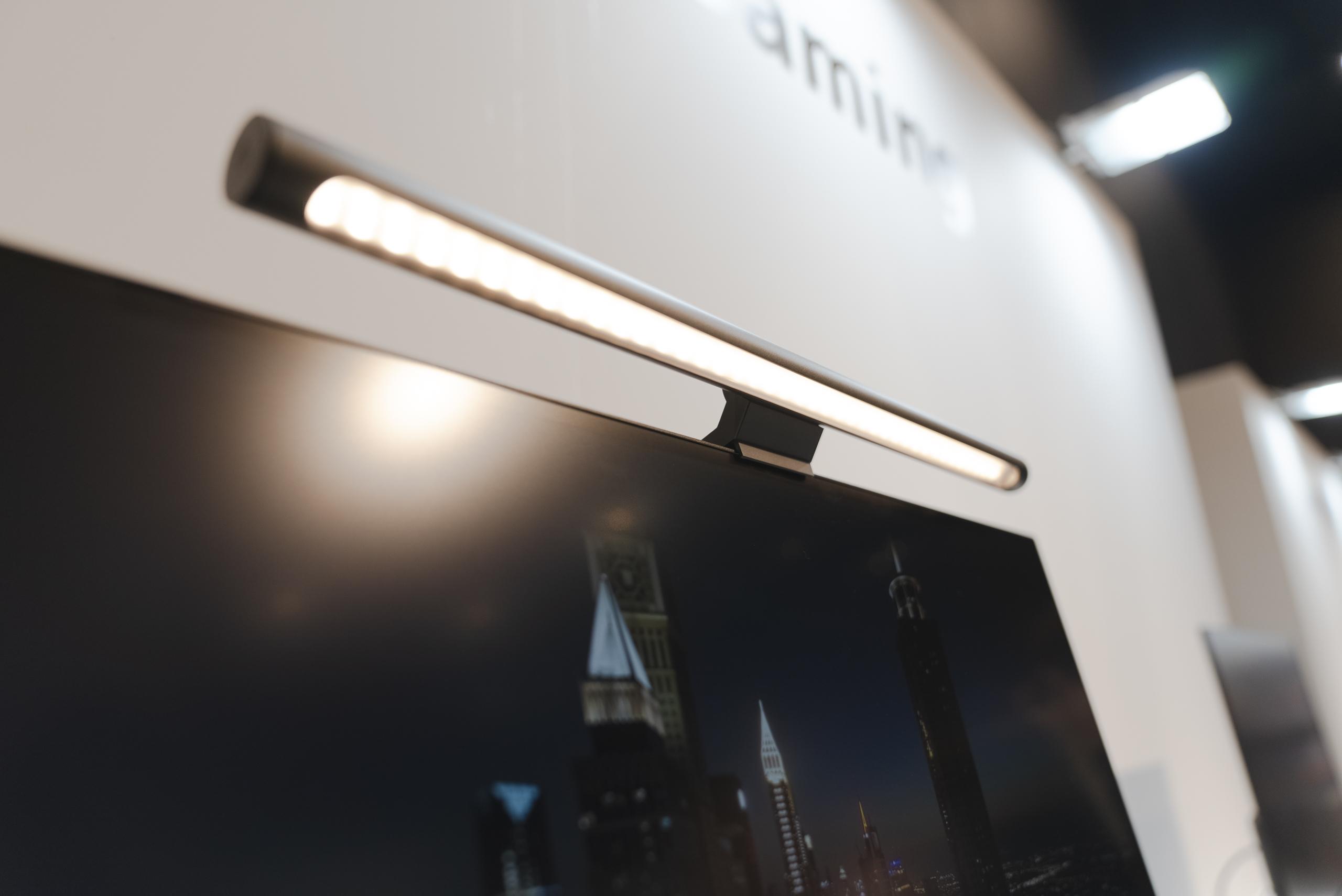 Xiaomiからデスクを明るく照らしてくれるライト「Mi モニター掛け式ライト」と「Xiaomi LEDデスクライト 2」が登場!8月28日発売で価格は5,480円から。