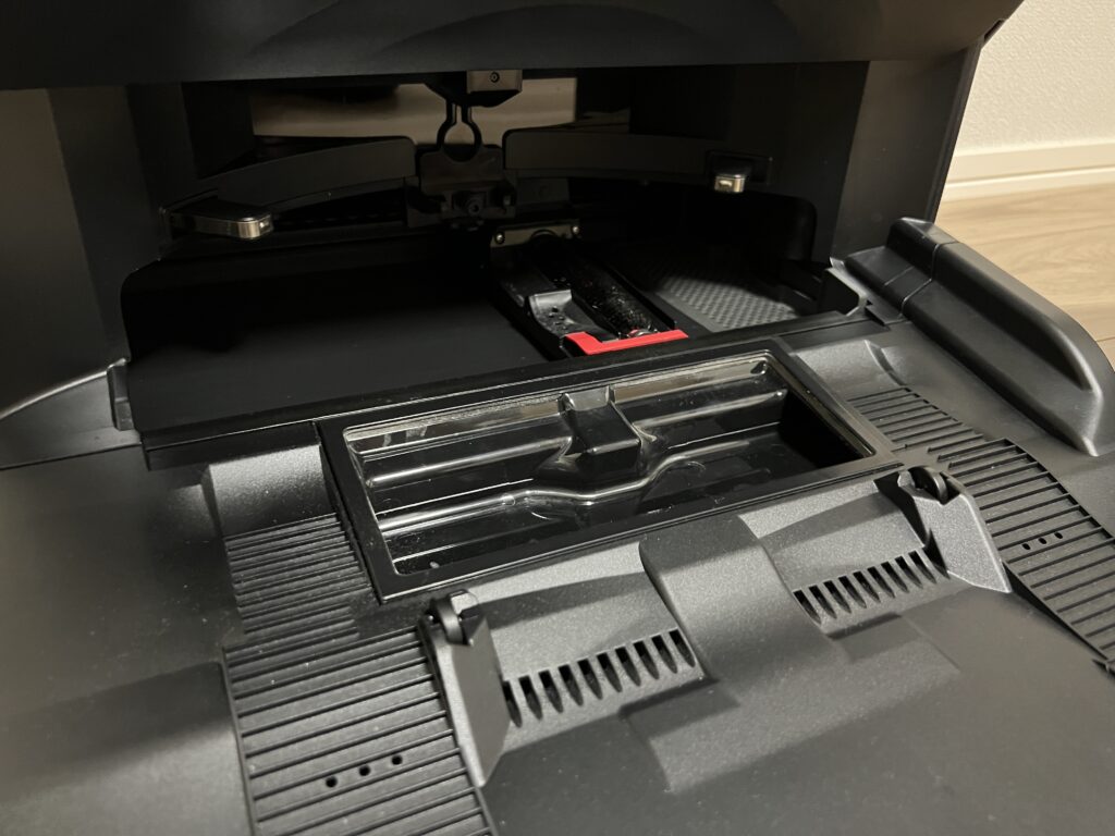 Roborock S8 Pro Ultra　4way全自動ドックの下部、ロボット掃除機本体が入るスペース