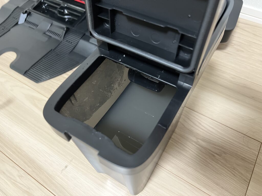 Roborock S8 Pro Ultra　水拭き超強力モードの後の汚水タンク