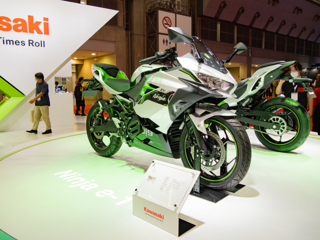 kawasaki_Ninja e-1