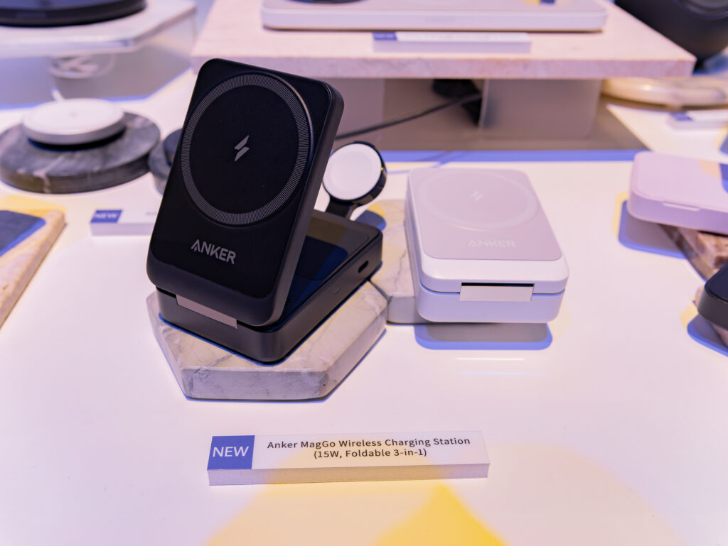 Anker MagGo Wireless Charging Station (15W, Foldable 3-in-1)