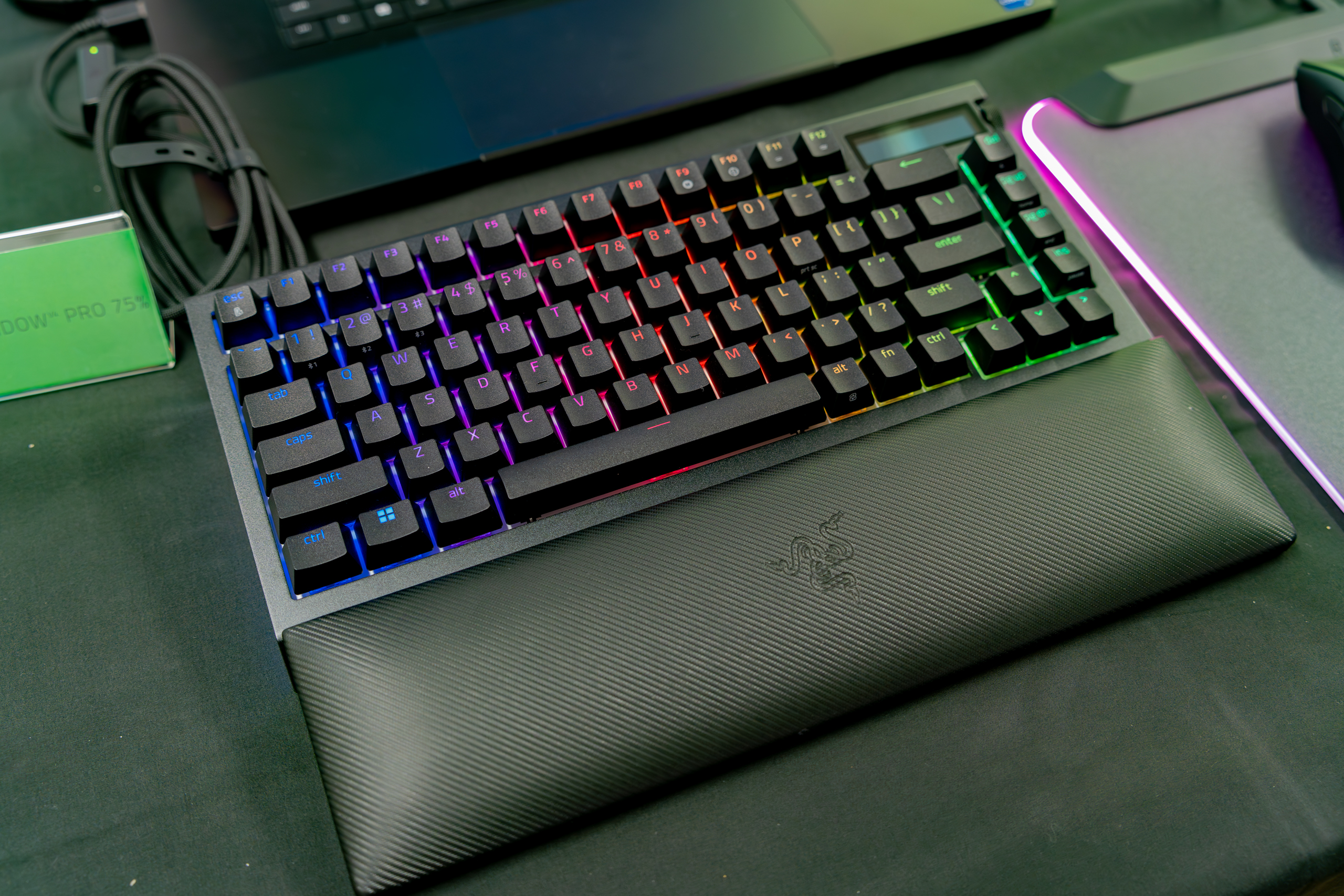 RAZER-BLACKWIDOW-V4-PRO-75%_00