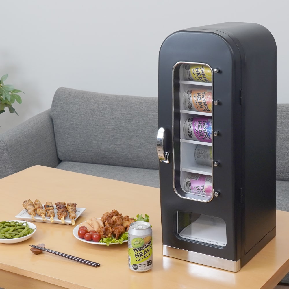 サンコーから「お部屋に自販機」発売。ボタンを押すとガコンッと