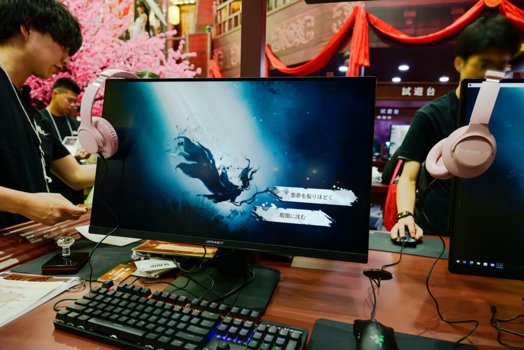 TGS2025　ビープジャパンブース、試遊で使われている「JN-i2710U」