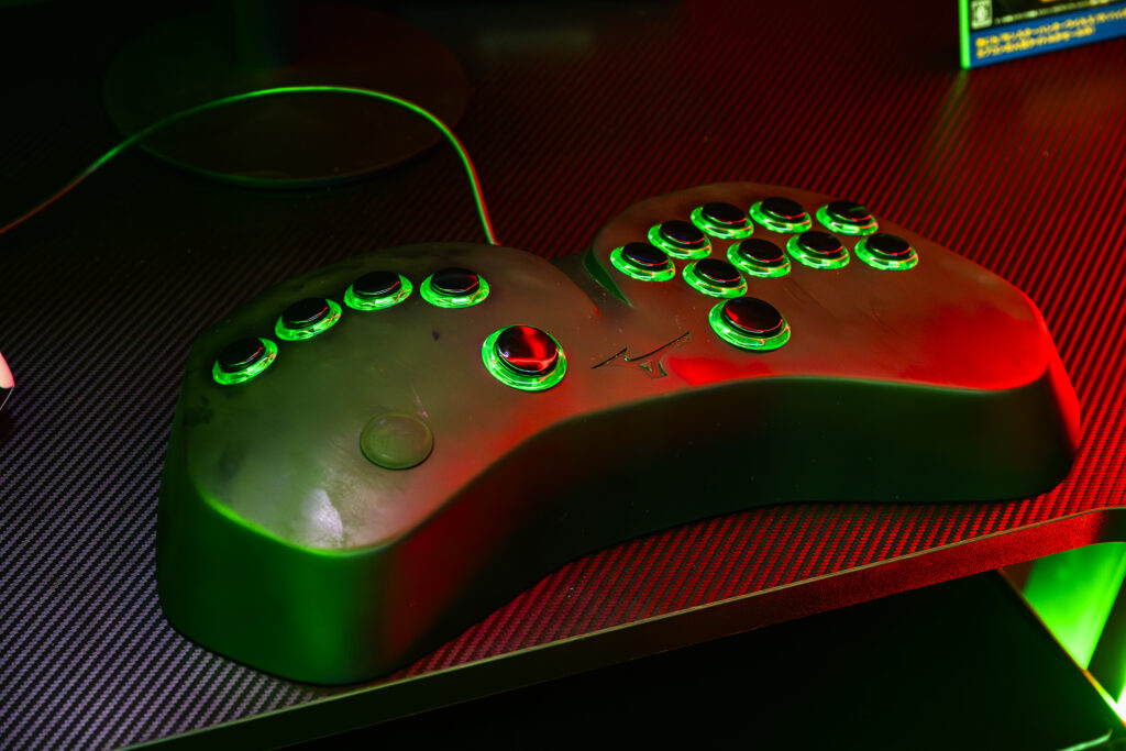 TGS2025　ミズノブース、参考展示されていた人間工学に基づいたエルゴノミクスとも言えるレバーレスアーケードコントローラー