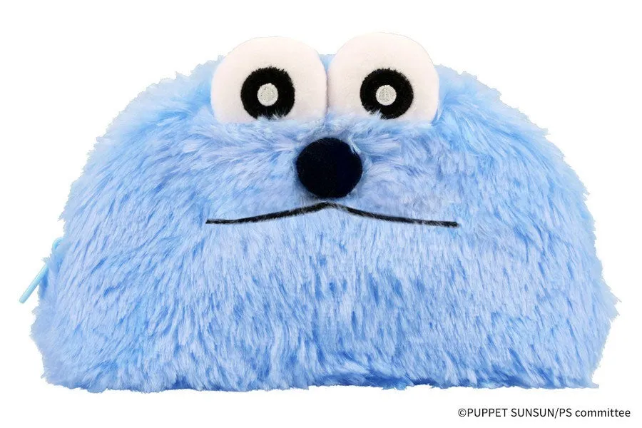 水色のモコモコしたクッキーモンスターのポーチです。目は白と黒で、鼻は黒い丸、口は黒い線で描かれています。
