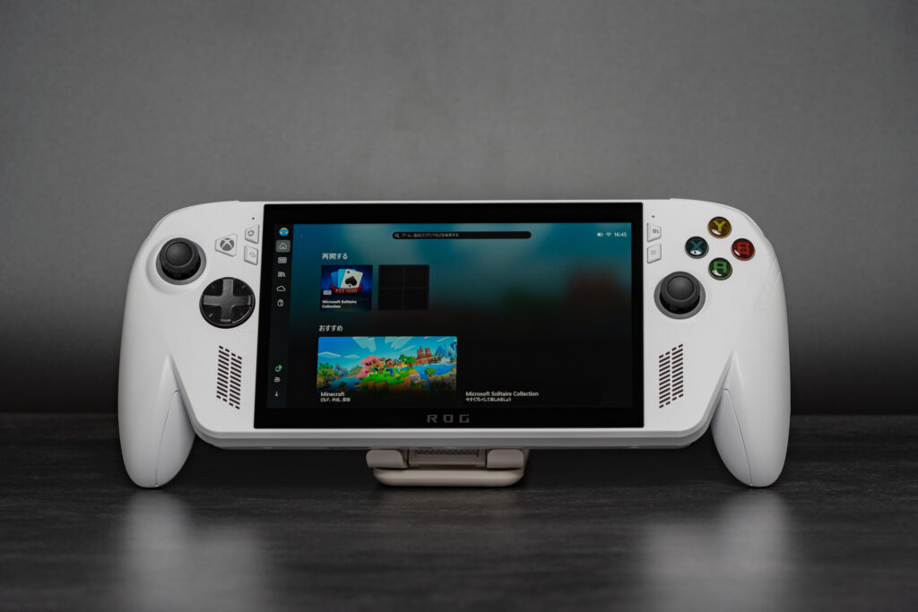 もちろん通常のデスクトップを表示させることも可能なのだが、それには一手間必要。