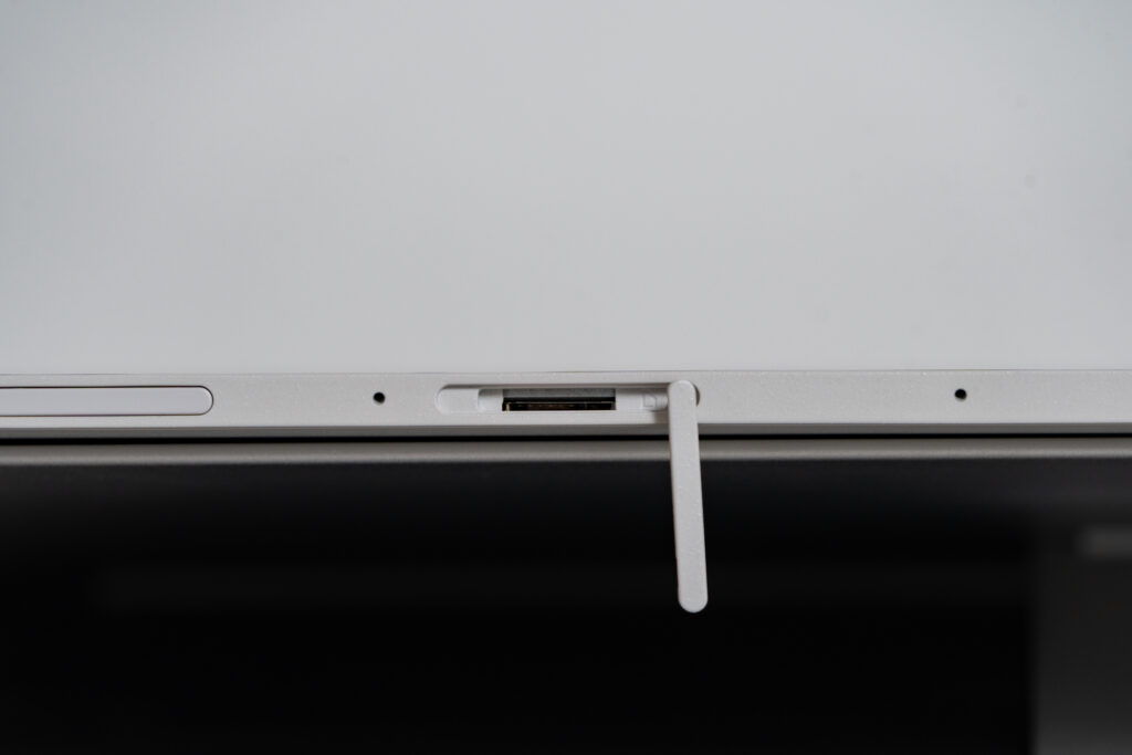 Wacom-MovinkPad-Pro 14_microSDslot