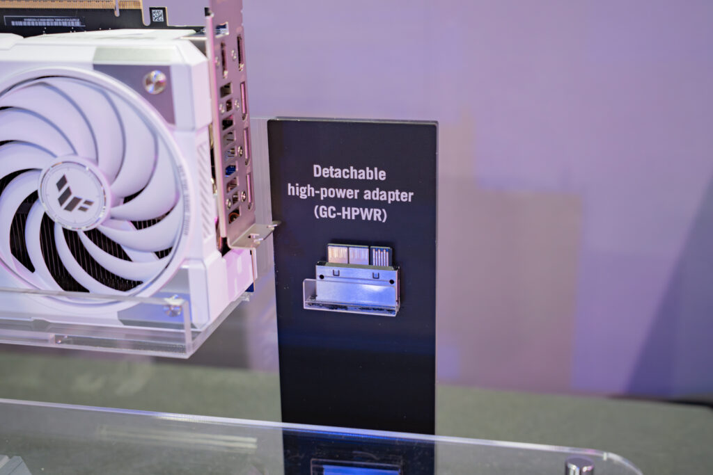 取り外し可能な電源供給用のコネクタ。