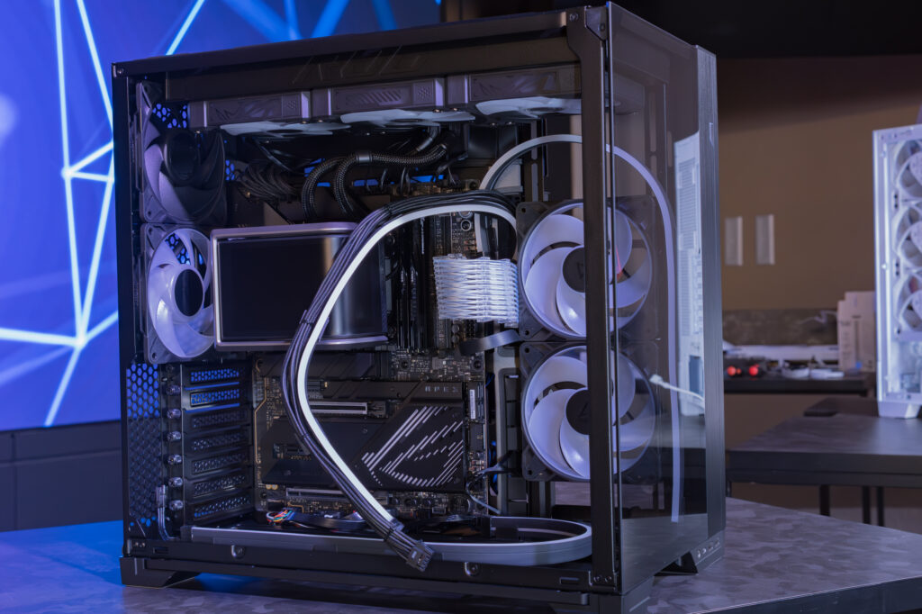 BTF-LIGHTING LED ネオン RGB PC LEDテープライト取り付けの様子