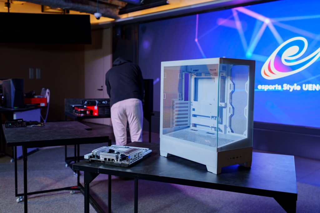 ホワイトのカラーリングも相まって、非常にすっきりとした見た目のPCケース「ASUS A31 Case White」。