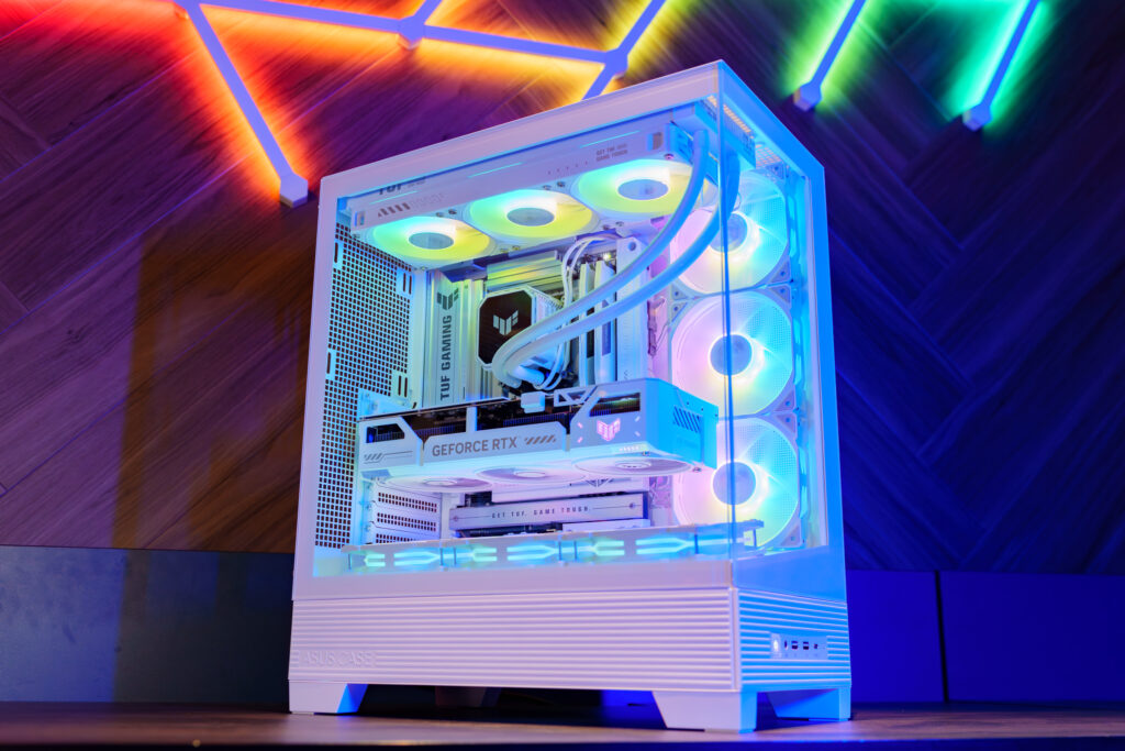 完成したホワイトデザインのBTF PC