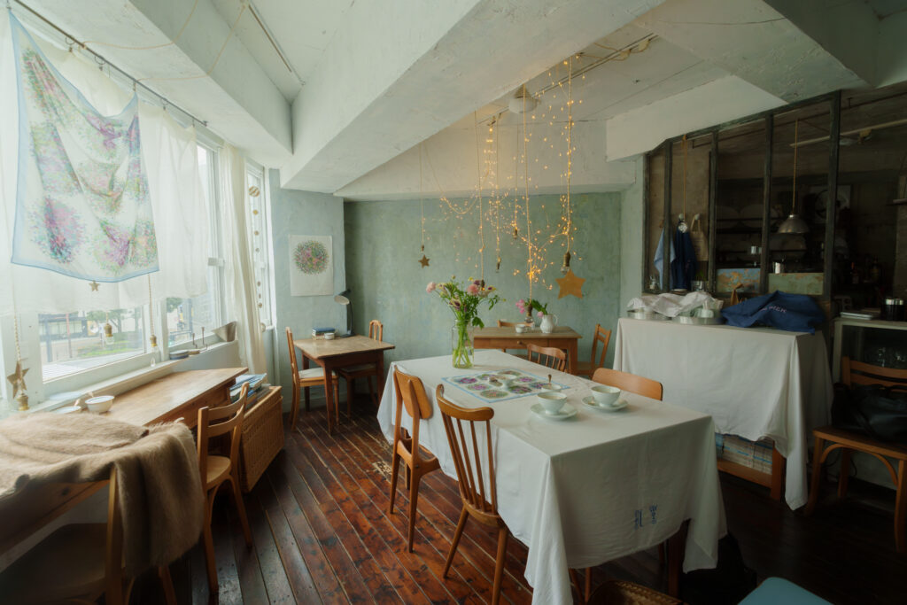 喫茶店をイメージした撮影スタジオ