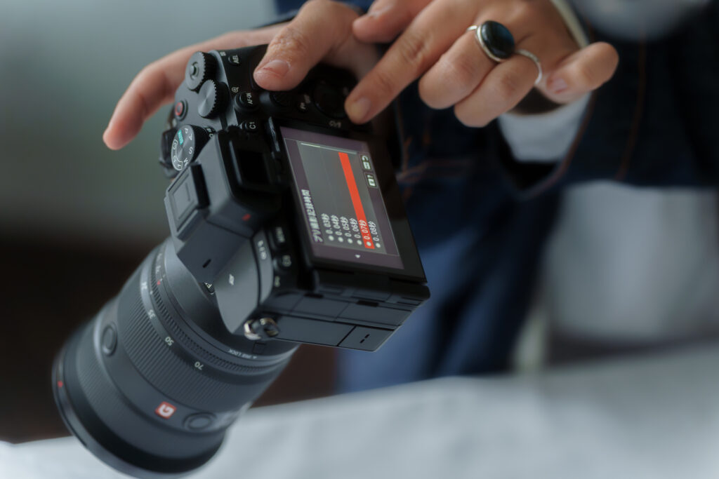 α7 Vを操作している様子