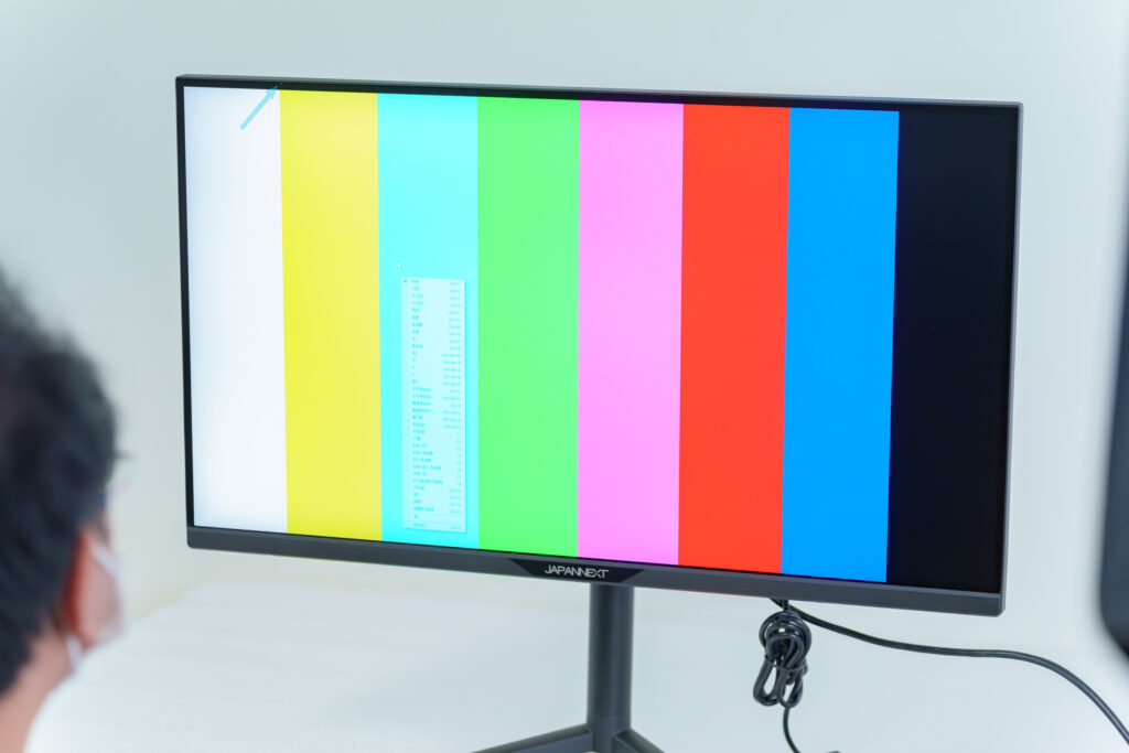 液晶チェックの様子1