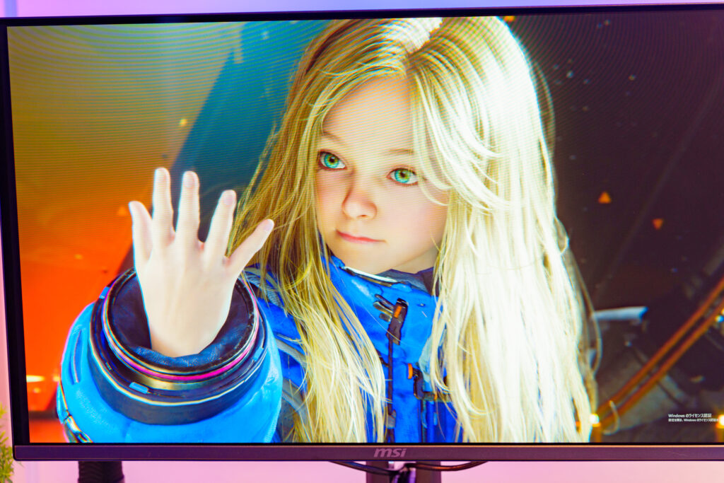 ハイタッチをした後、手を見つめながら徐々に表情が…