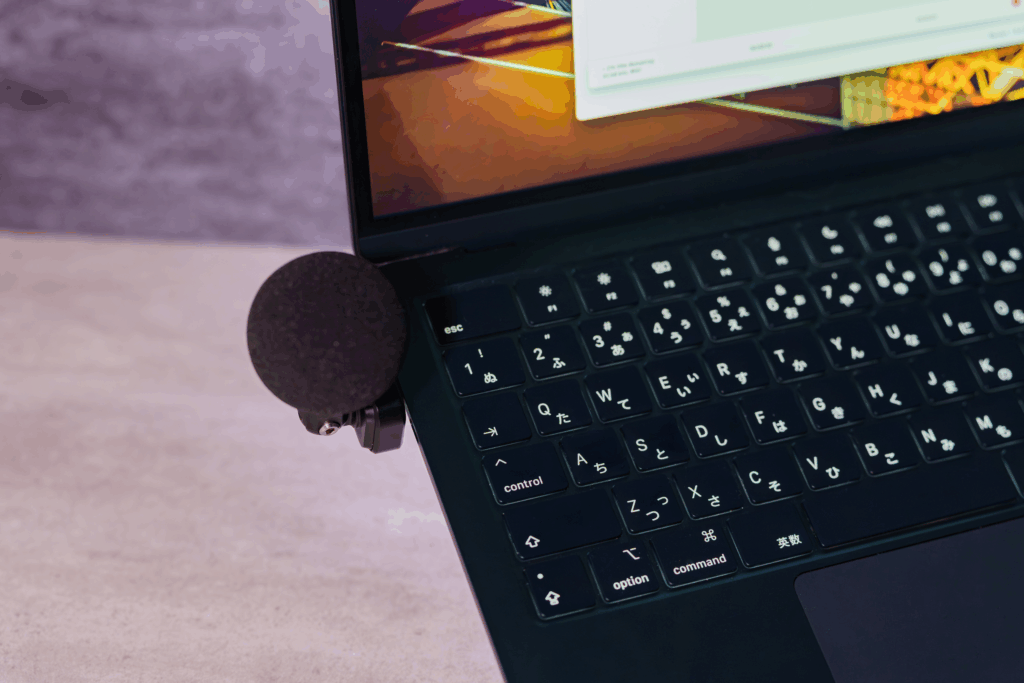 MacBook Airに取り付けた状態