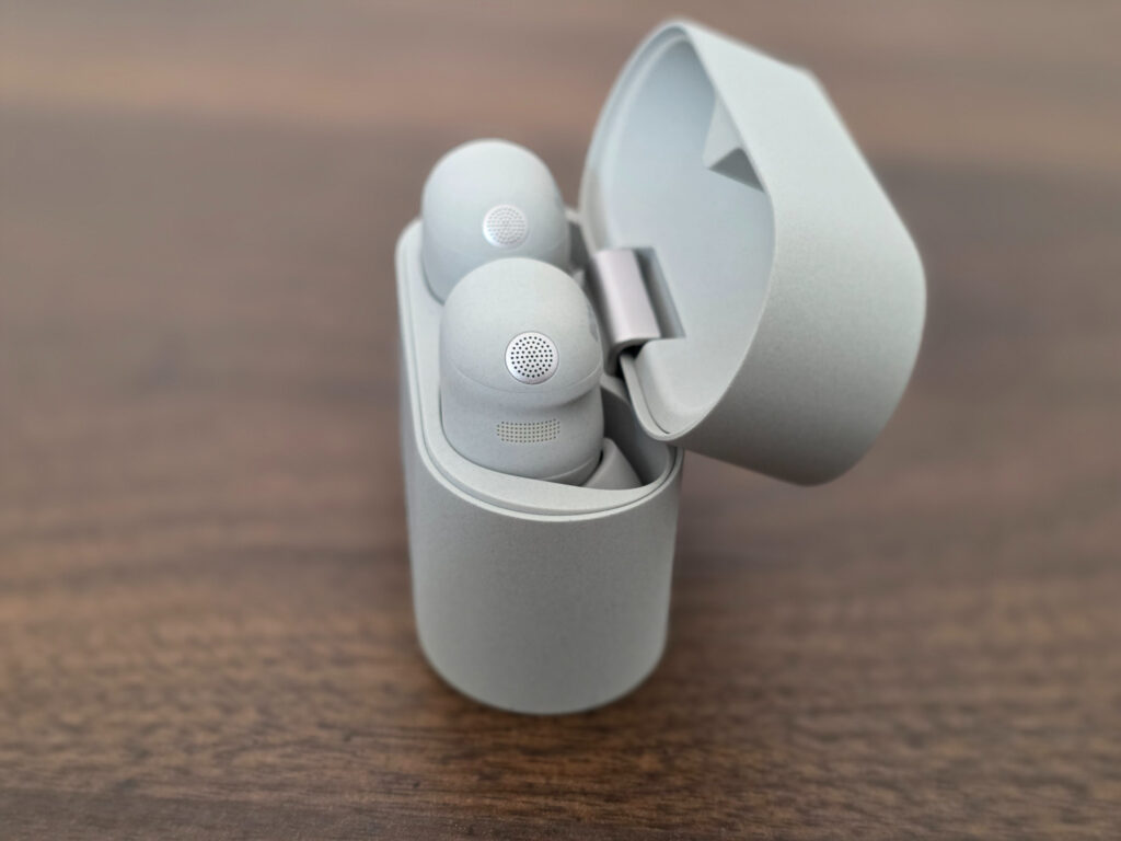 ホワイトモデルのカバーを開けた状態