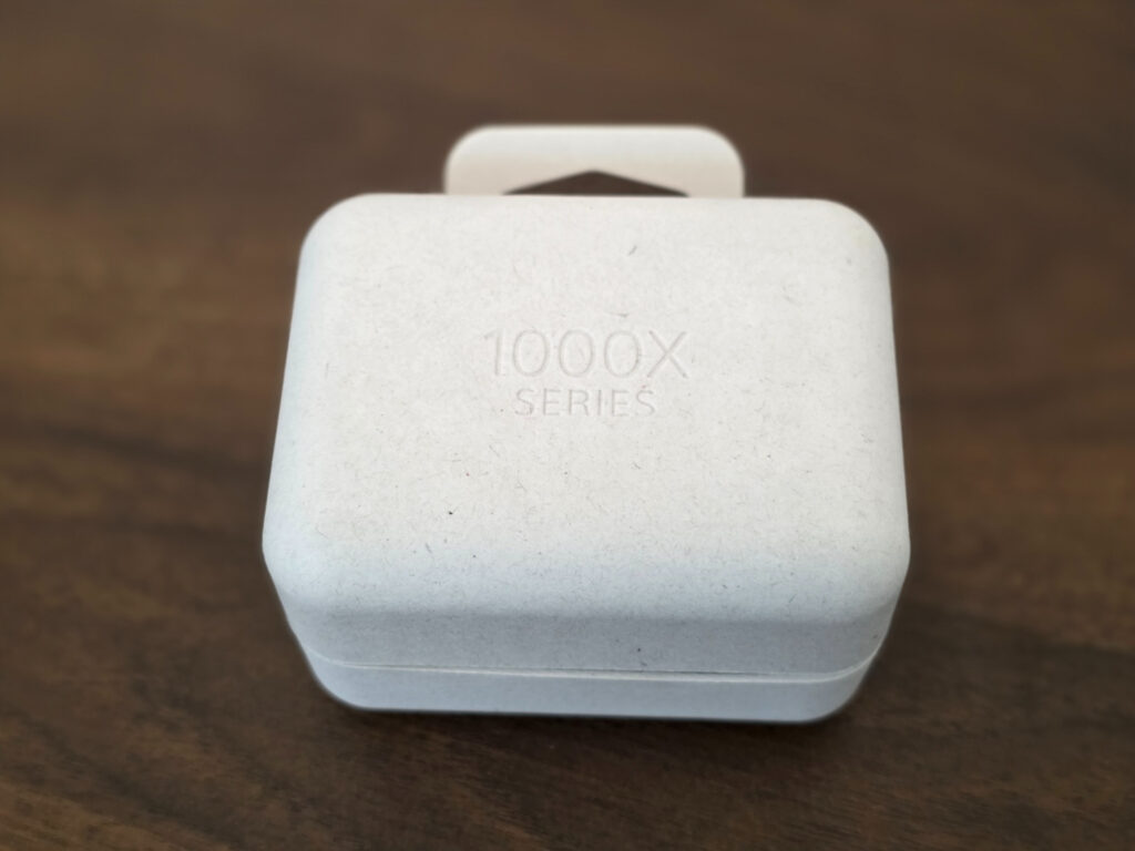 WF1000XM6の梱包箱