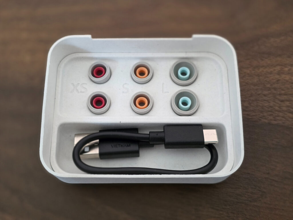 WF1000XM6の梱包箱