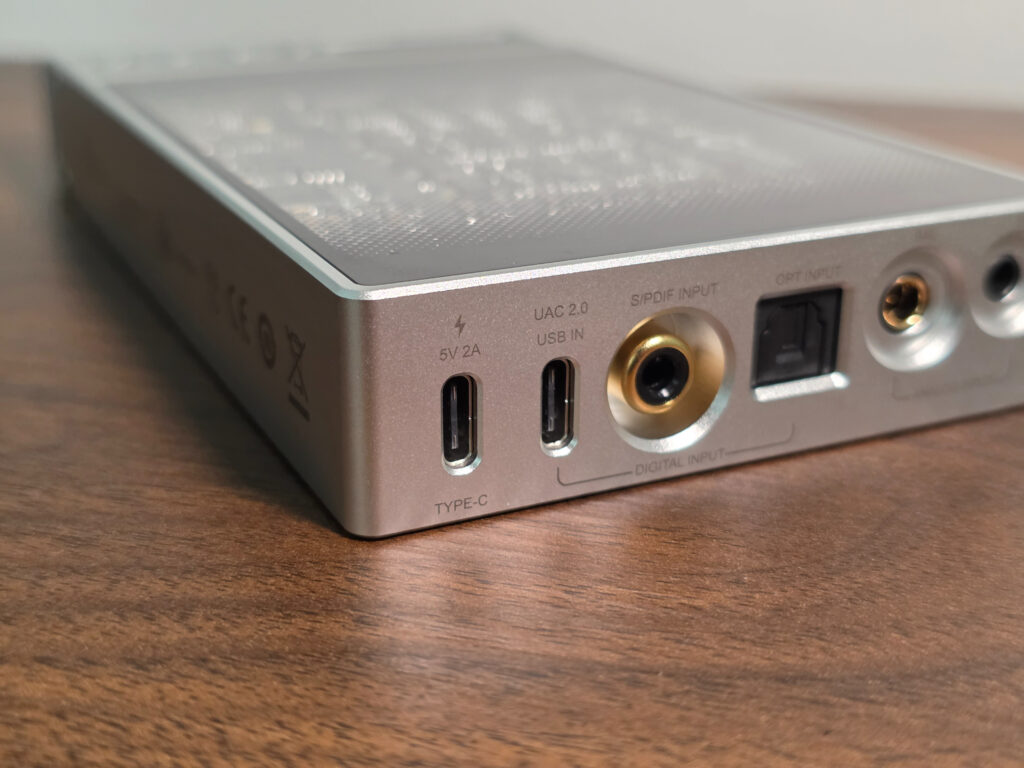 SIGMA PRO 充電用・USB接続用の端子フォーカス