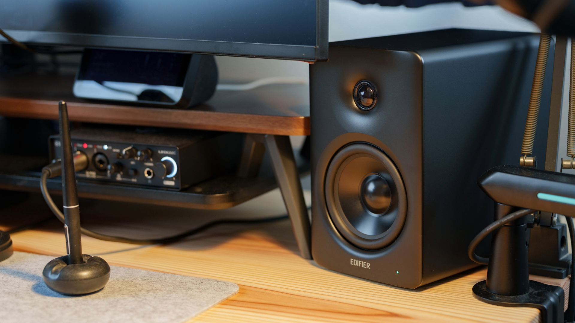 EDIFIER M90_top