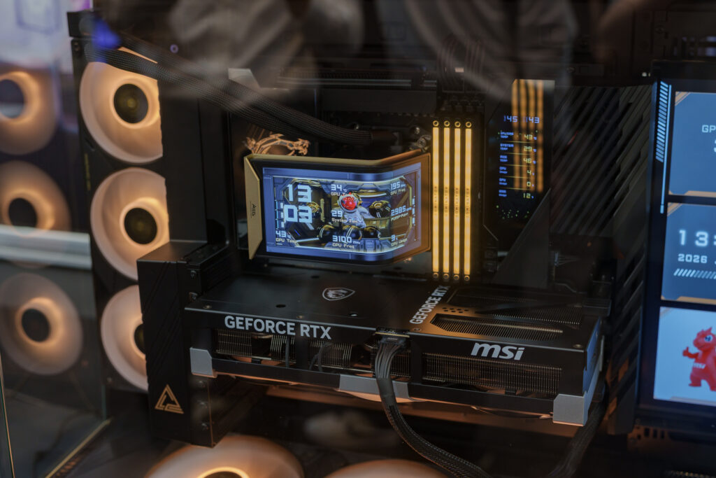 3D対応の6.67型2K AMOLEDディスプレイ