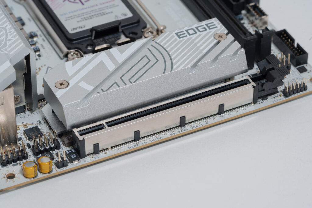 PCIe x16スロットは1基