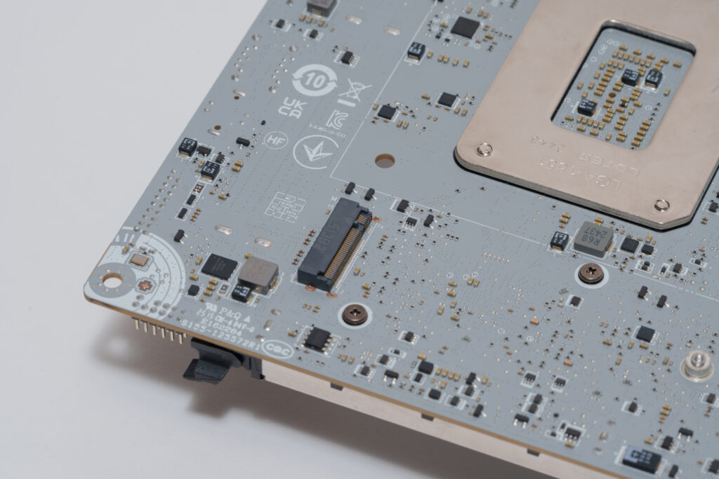 背面に備えたPCIe 4.0対応M.2スロット。