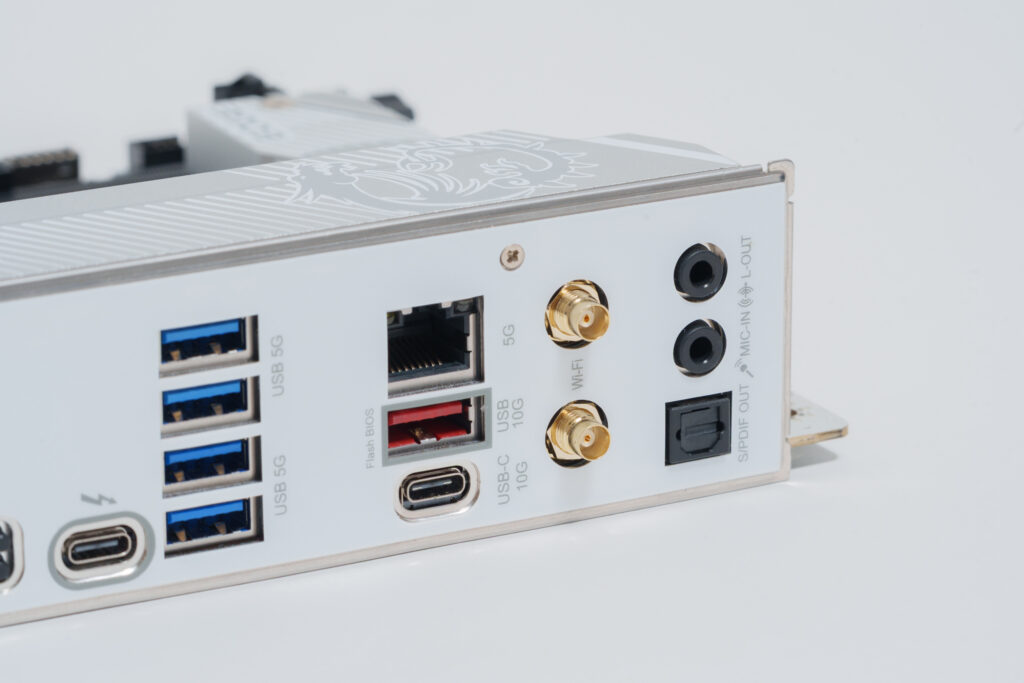 Thunderbolt 4やフロントType-C